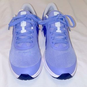 Nike downshifter 10 gs size 6y.